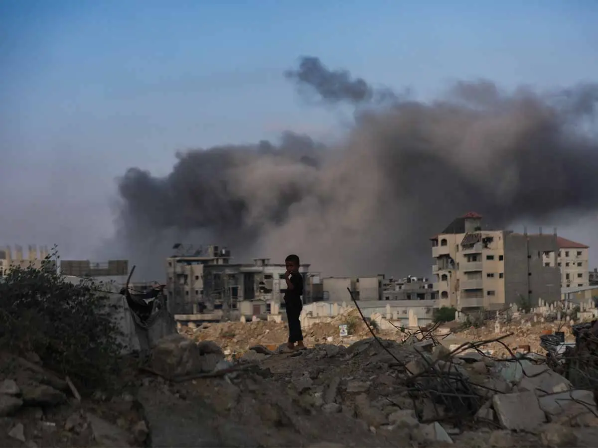 استشهاد فلسطيني وإصابة آخرين في قصف الاحتلال الصهيوني مدينة غزة