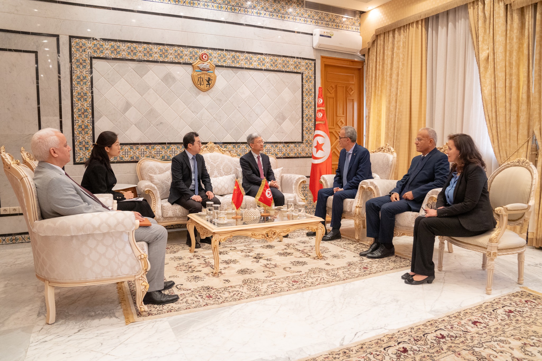 كاتب الدولة لدى وزير الخارجية يلتقي سفير الصين بتونس