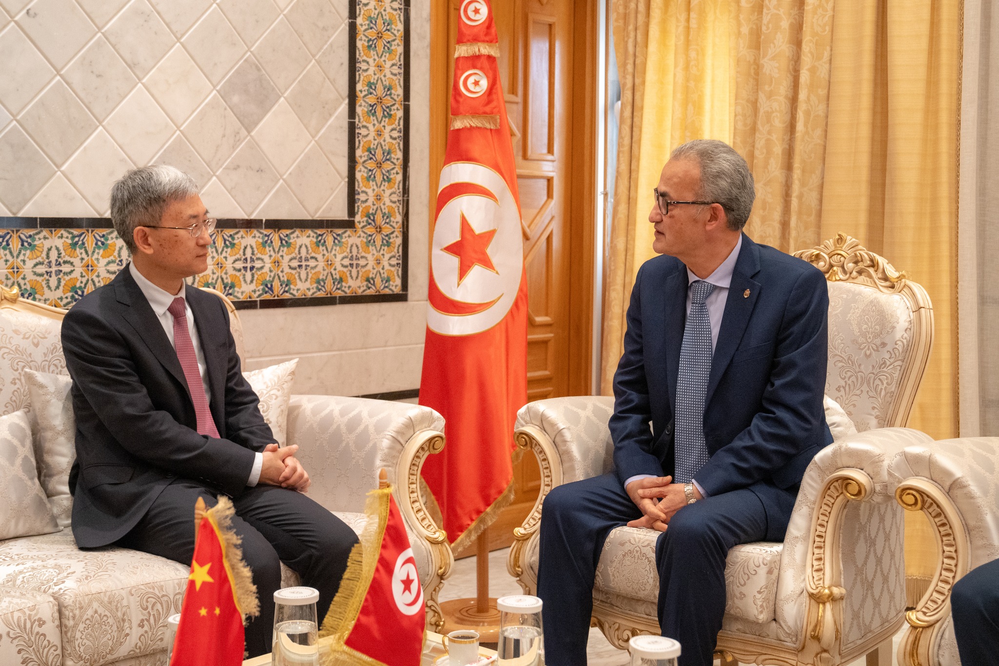 كاتب الدولة لدى وزير الخارجية يلتقي سفير الصين بتونس