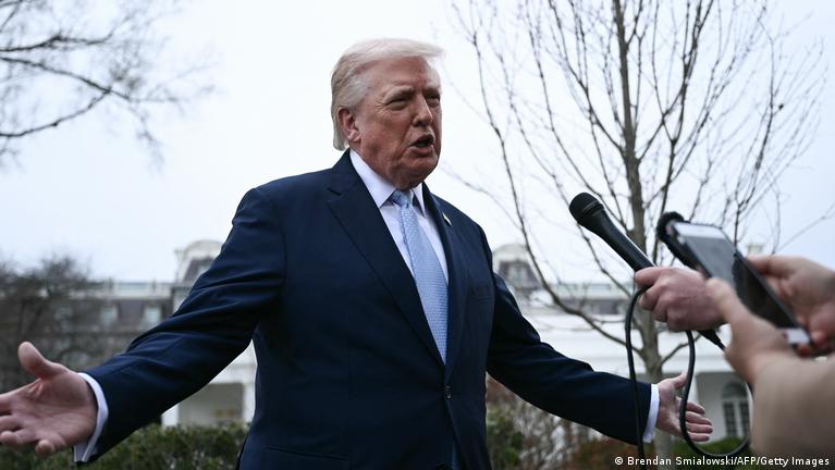 إيران تنفي إجراء محادثات مع أمريكا بعد تأجيل ترامب قصف شبكة الكهرباء