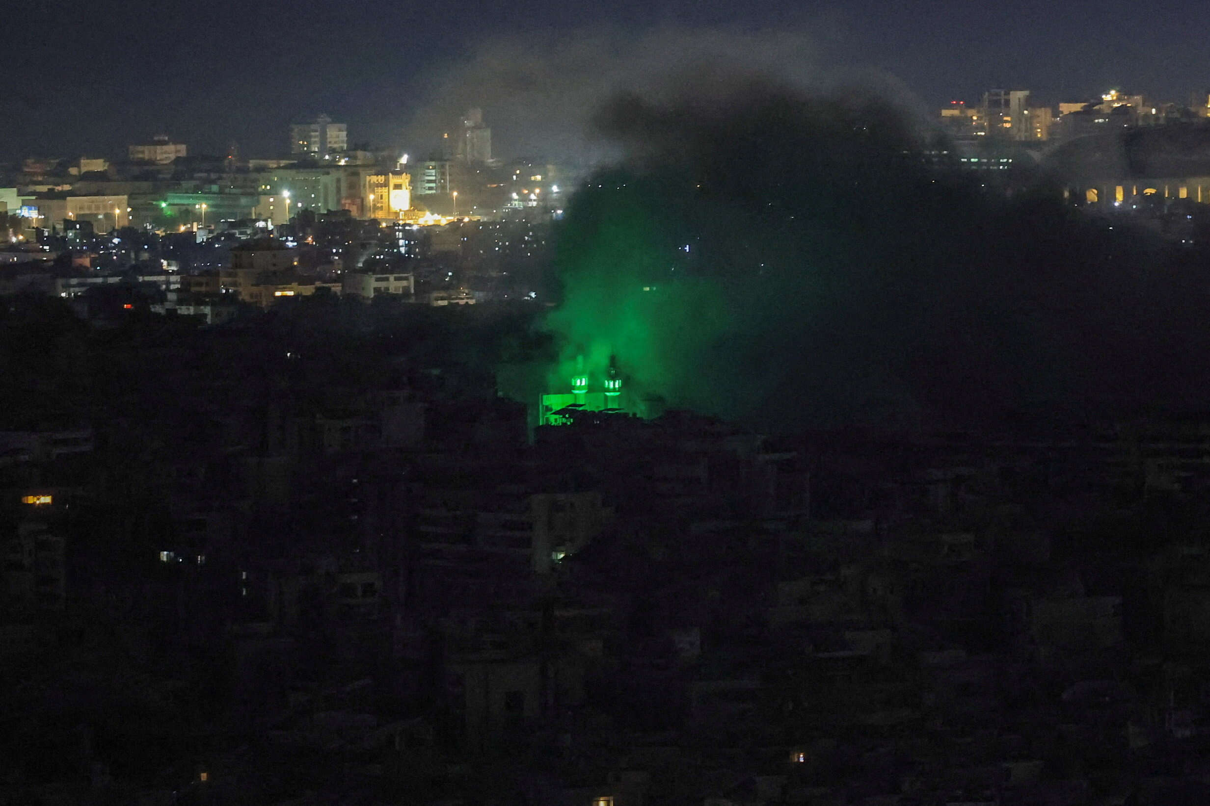 الطيران الحربي الصهيوني يستهدف الضاحية الجنوبية لبيروت