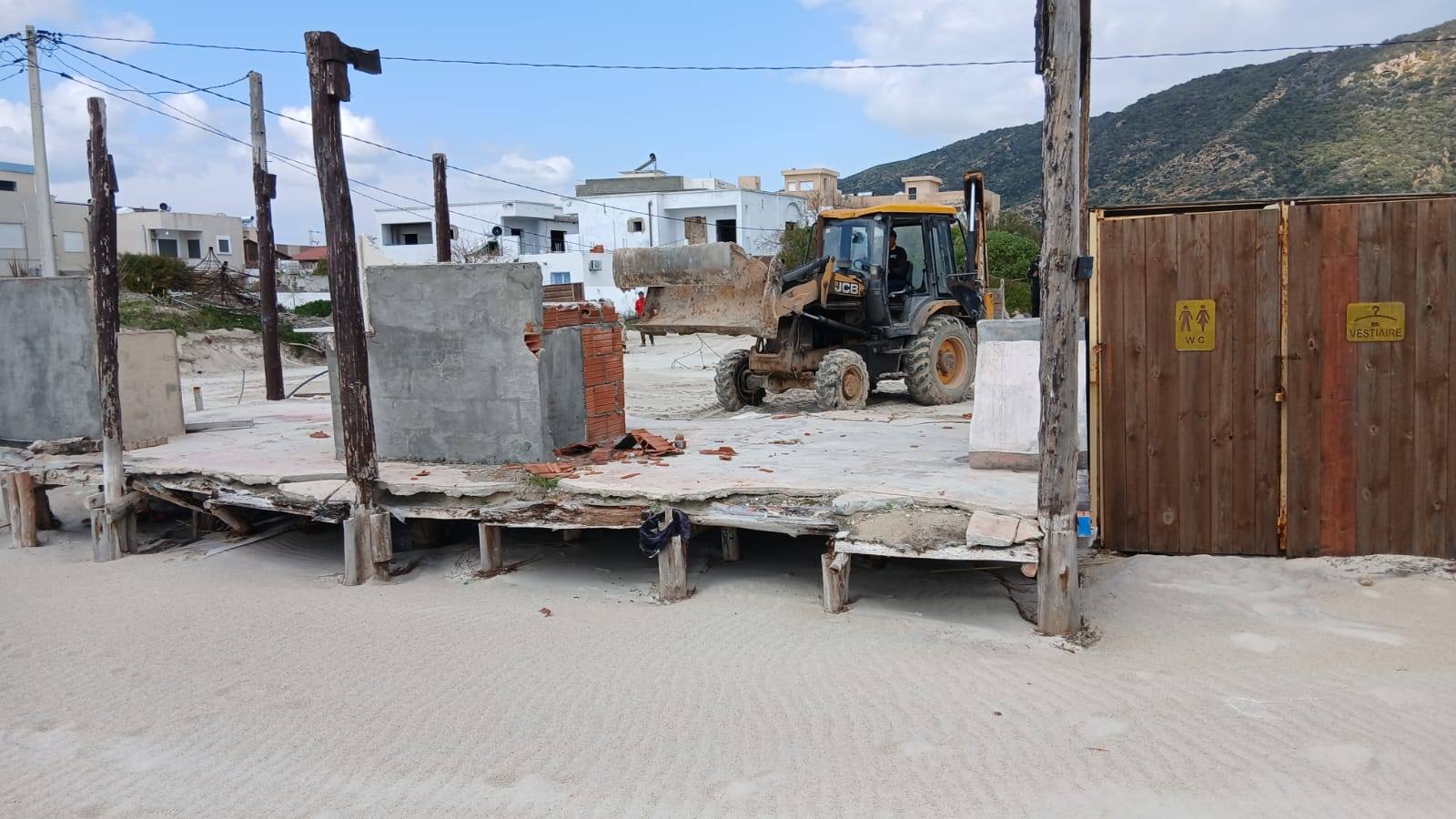  غار الملح: تنفيذ 5 قرارات هدم بشاطئ الميناء وسيدي علي المكي