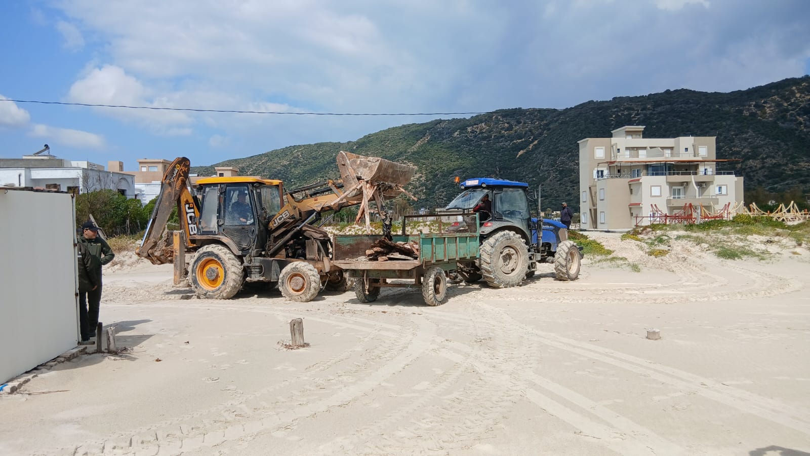 بنزرت: تنفيذ 5 قرارات هدم وإزالة لمظاهر تحوّز غير قانوني بالملك العمومي البحري