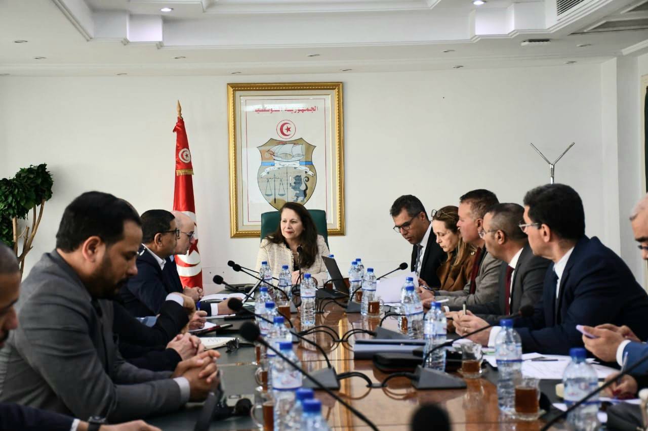 وزارة الصناعة: المصادقة على ميثاق التنافسية للنهوض بقطاع الصناعات الإلكترونية