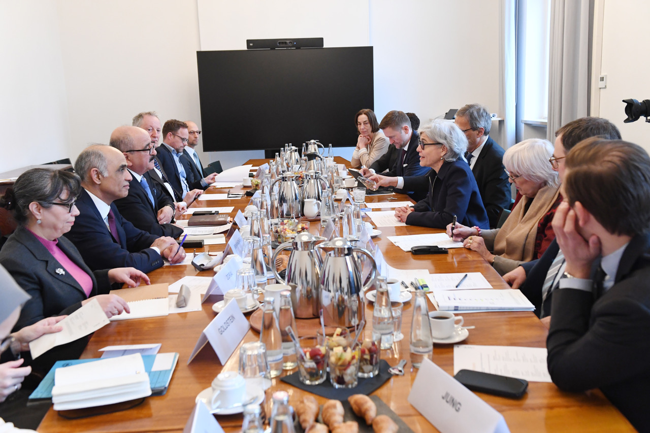 وزير الخارجية يترأس في برلين رفقة نظيره الألماني جلسة عمل في إطار إحياء الذكرى 70 لإرساء العلاقات الدبلوماسية بين البلدين