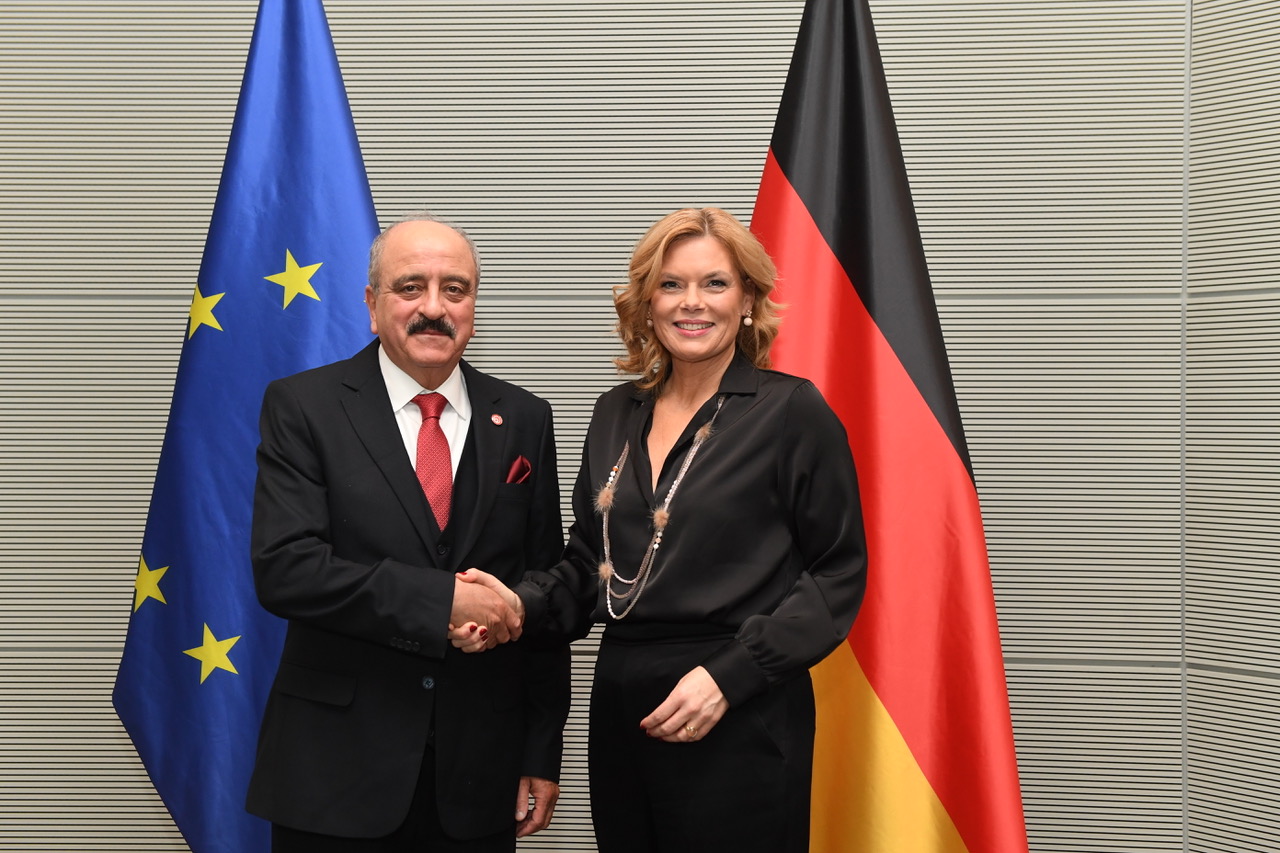 وزير الخارجية يلتقي في ألمانيا رئيسة البرلمان الفدرالي