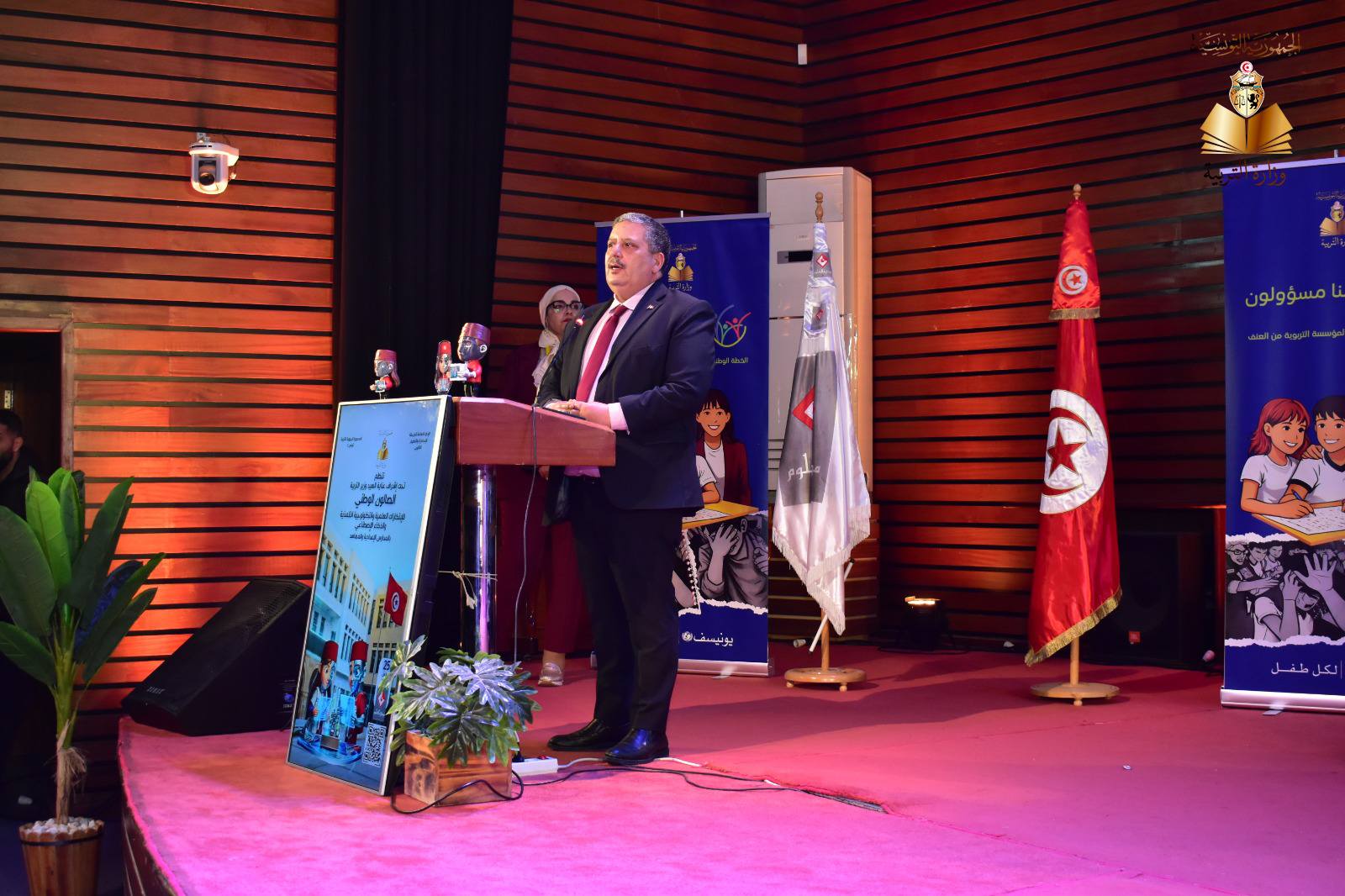 وزير التربية يشرف على فعاليات الدورة الأولى من الصالون الوطني للابتكارات العلمية والتكنولوجية التلمذية والذكاء الاصطناعي بالمؤسسات التربوية.