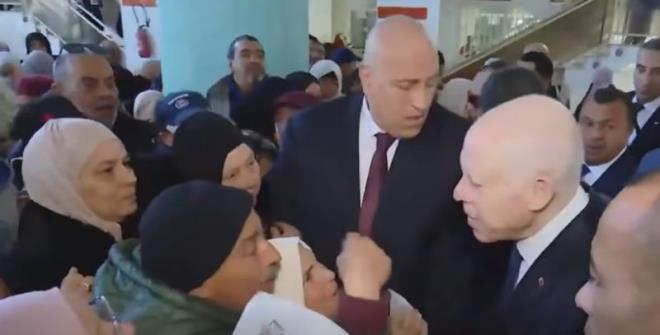 Le président Saïed en visite dans des établissements de santé à Tunis