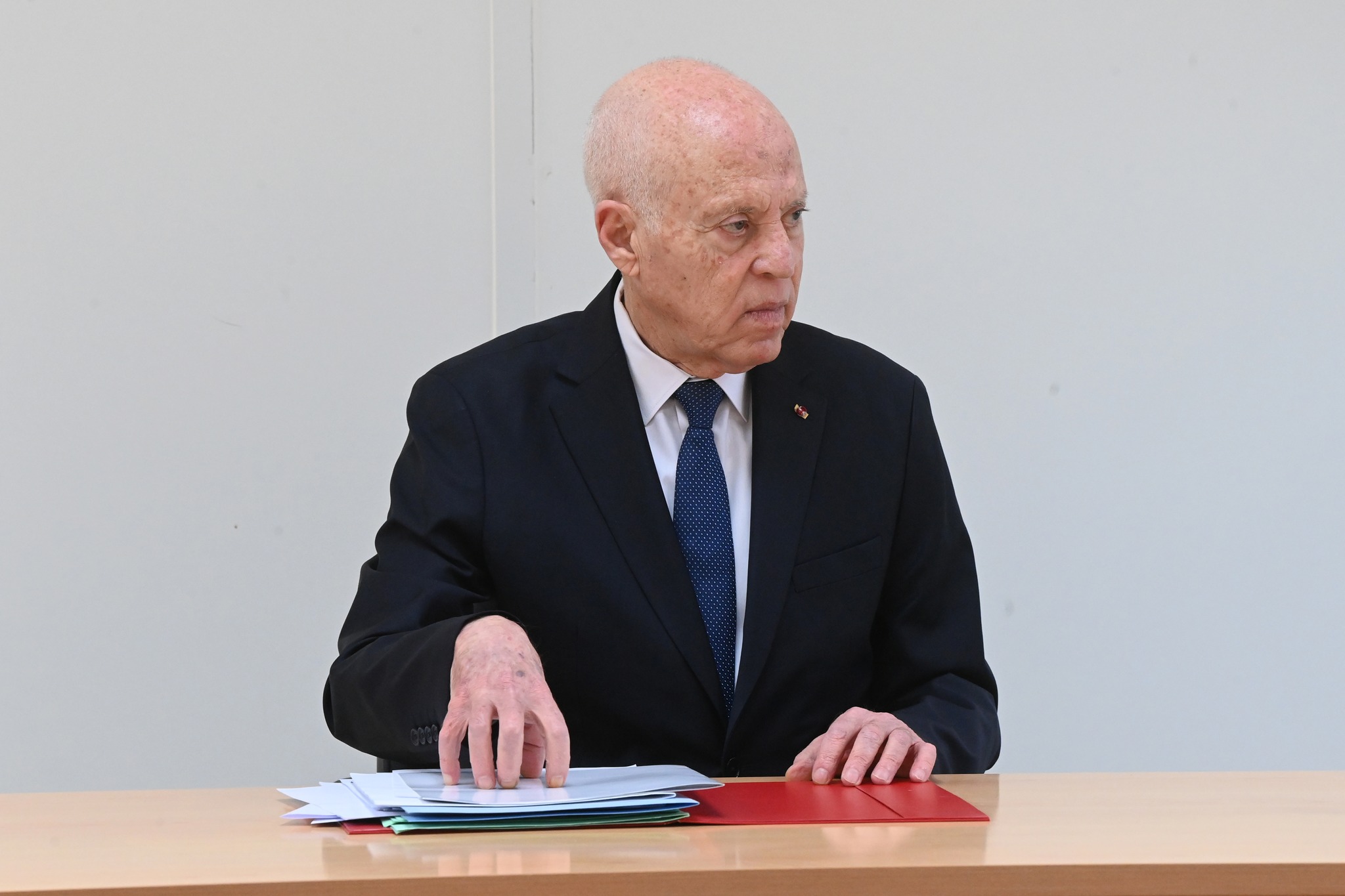 رئيس الجمهوريّة يتحول إلى مصحّة العمران بالعاصمة و الى مقرّ الصيدليّة المركزيّة بالمنزه