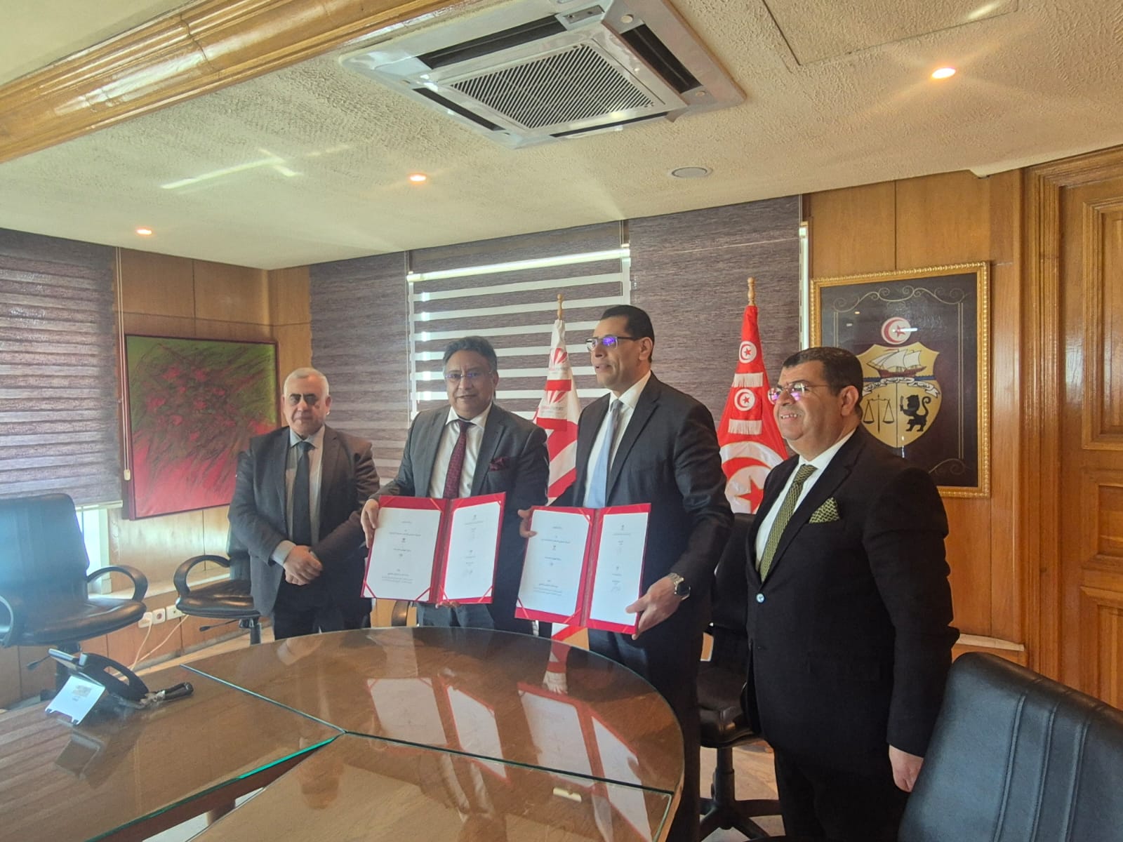 توقيع مذكرة تفاهم بين المصرف المغاربي للاستثمار والتجارة الخارجية ومركز النهوض بالصادرات بهدف تسهيل آليات التمويل ودفع الصادرات.