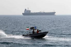 وسائل الإعلام: أكثر من 350 سفينة تنتظر تصريح إيران لعبور مضيق هرمز