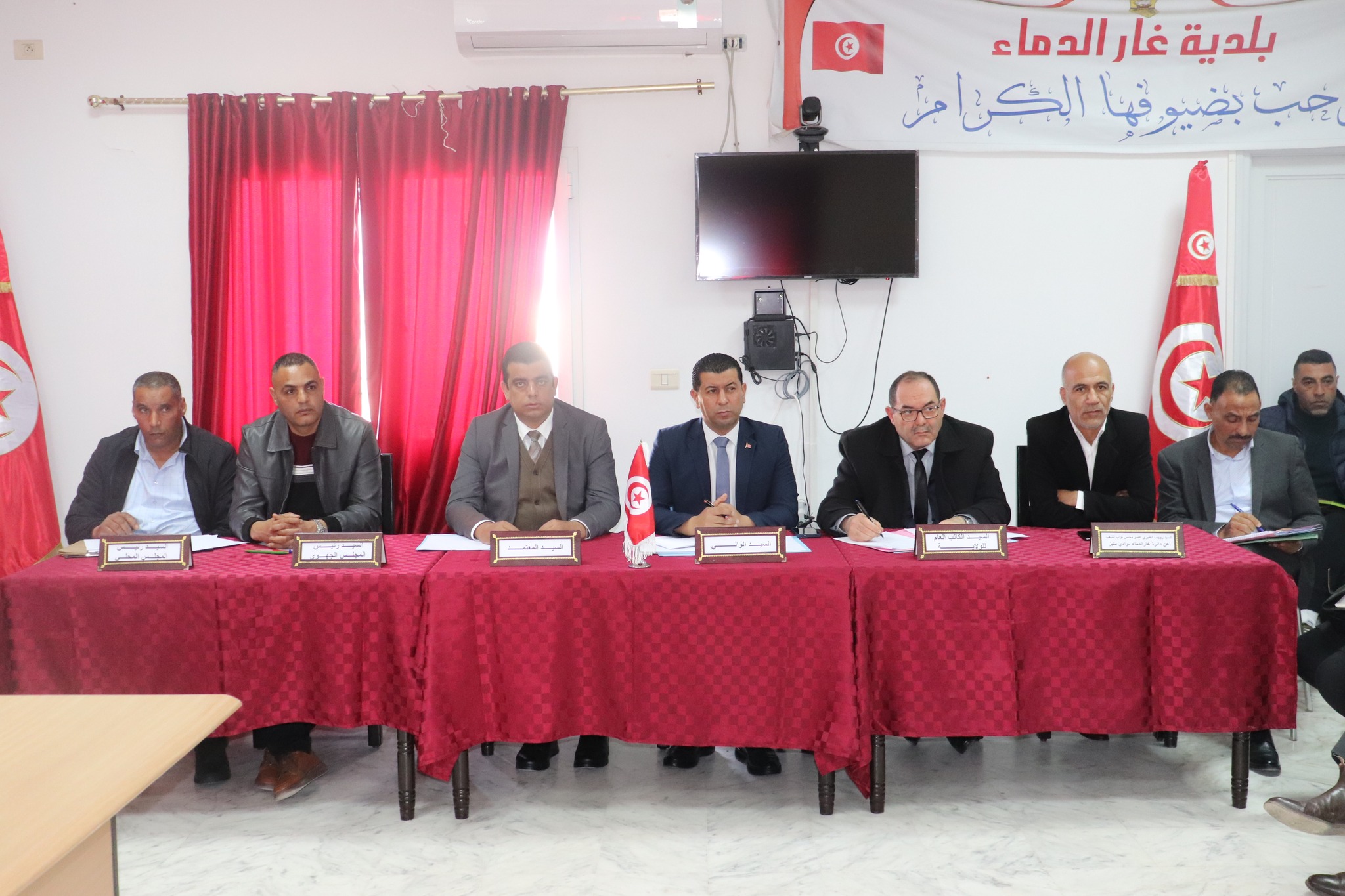 جندوبة: جلسة عمل لتدارس المشاغل التنموية بمعتمدية غار الدماء وسبل التسريع في انجاز المشاريع المعطلة