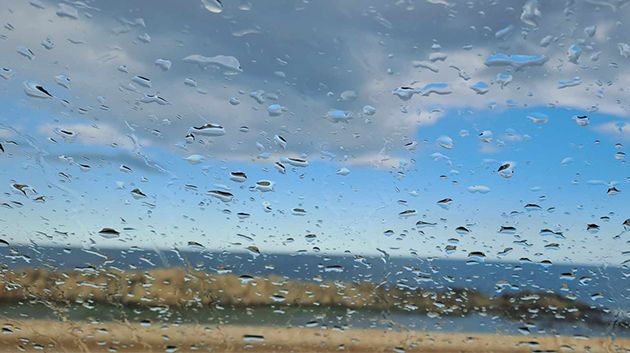 اليوم: سحب عابرة بأغلب المناطق مع أمطار متفرقة.