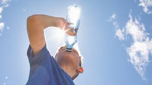 خبراء يحذرون: الجفاف يرفع سكر الدم بصمت