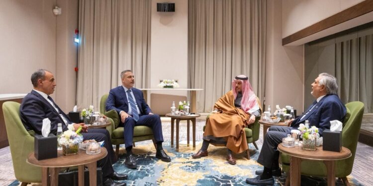 وزراء خارجية باكستان ومصر والسعودية وتركيا يناقشون التطورات الإقليمية في اجتماع بإسلام آباد