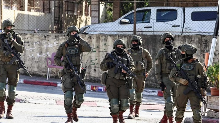  قوات الاحتلال تستولي على 15 منزلاً في القدس