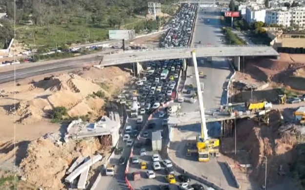على مستوى مستشفى الحروق: إتمام أعمال هدم الجسر القديم واستئناف حركة المرور بصفة عادية (فيديو)