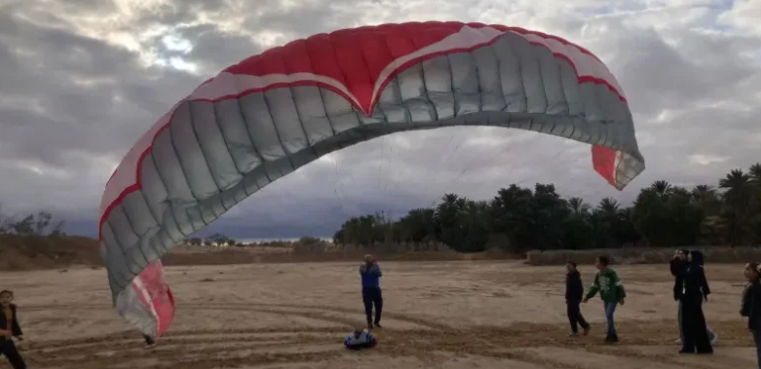 جندوبة: عروض ميدانية لرياضات جوية وفوانيس طائرة في اختتام فعاليات مهرجان الرياضات الجوية