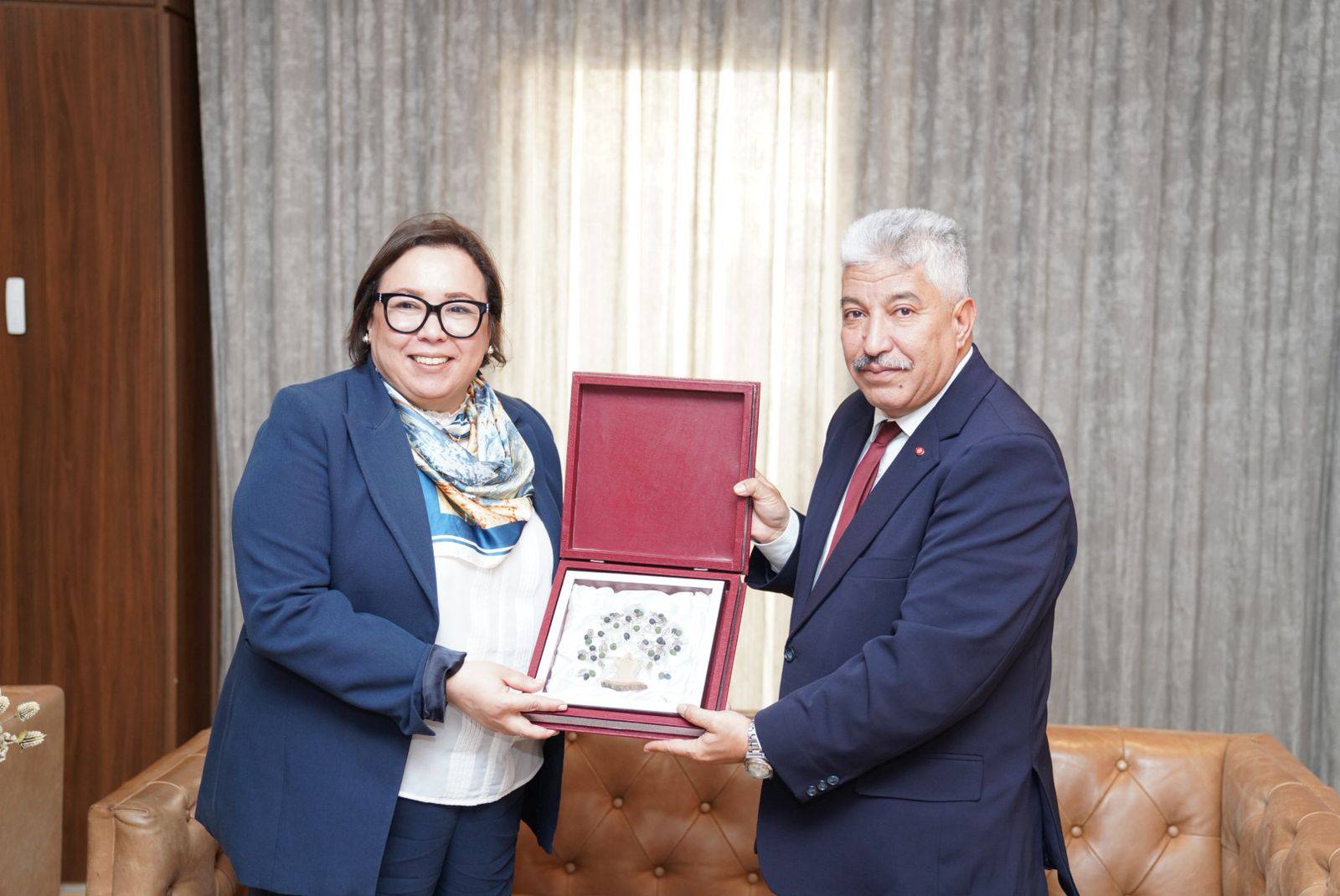 وزير التشغيل يتفق مع نظيرته الجزائرية على إحداث لجنة مشتركة لوضع خطة عمل سنوية ومتابعة تنفيذها وتقييمها.