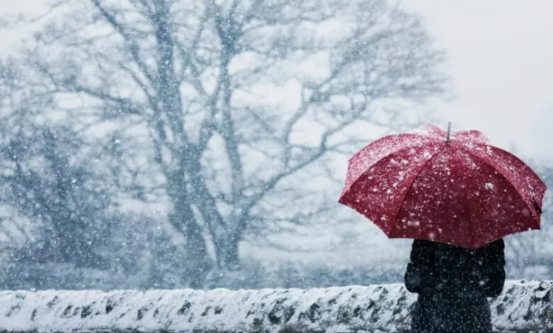 طقس الثلاثاء: أمطار مؤقتا رعدية ومحليا غزيرة بعدة جهات وثلوج بالمناطق الجبليّة