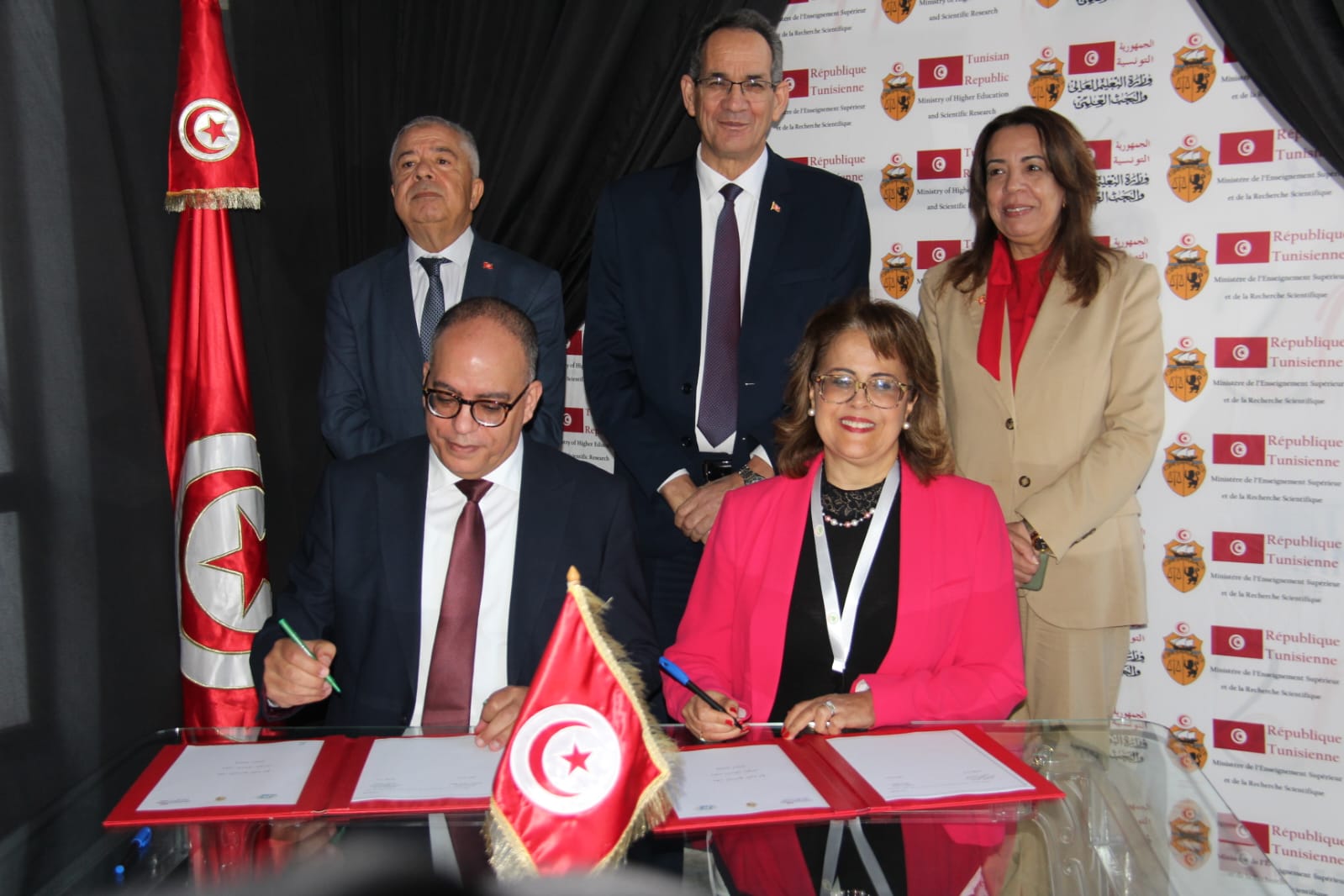 إمضاء 14 عقدا لبرامج البحث بين وزارة التعليم العالي وعدد من معاهد ومراكز البحث