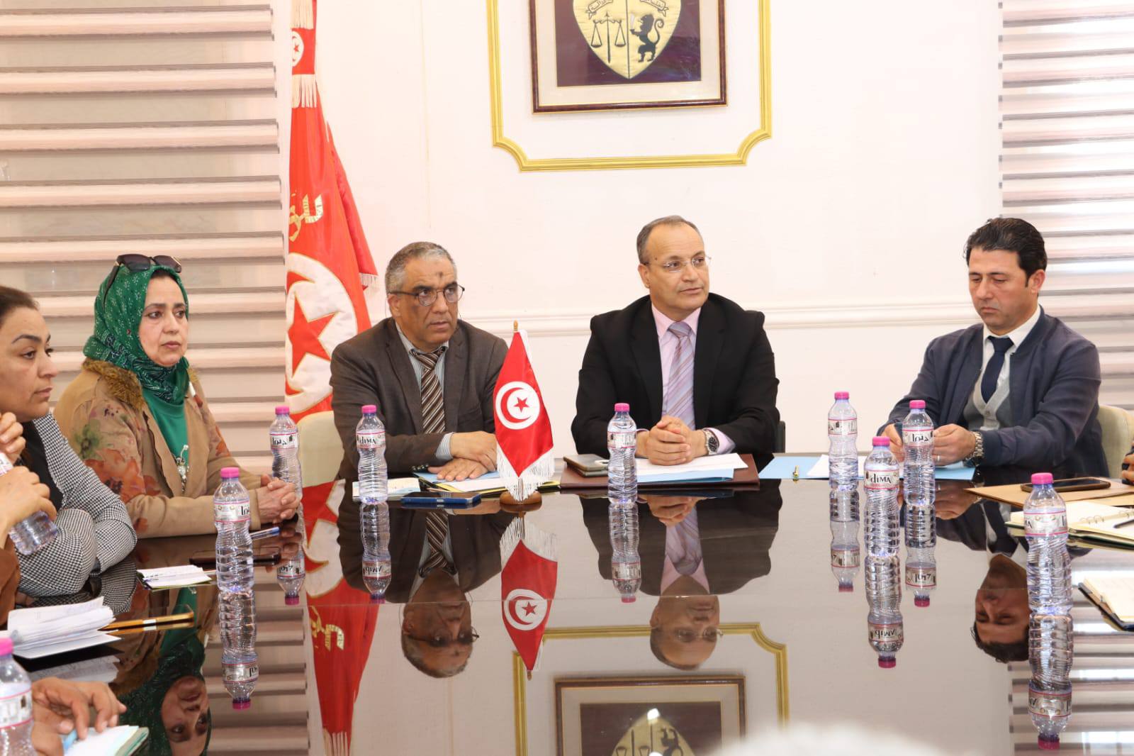 المهدية: جلسة عمل لمتابعة الوضع البيئي ودعم مجهودات النظافة بالولاية.