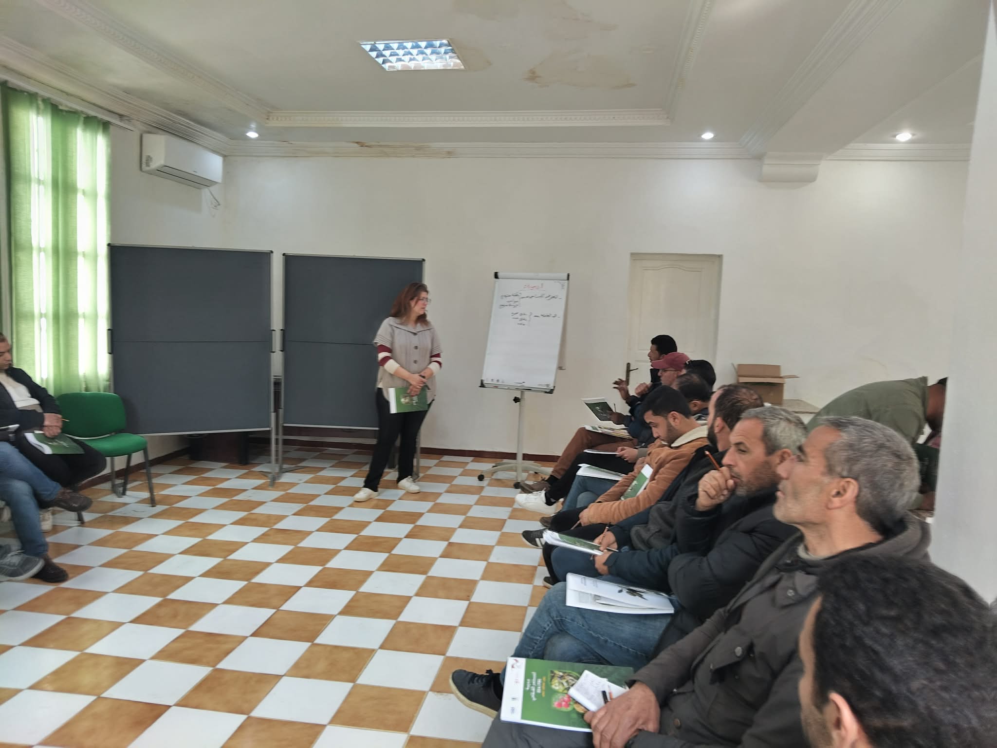 باجة : بمجاز الباب  انطلاق فعاليات  اولى الدورات  التكوينية في قطاع الزيتون للتعريف باليات الاستثمار الفلاحي و كيفية ادارة المشاريع  