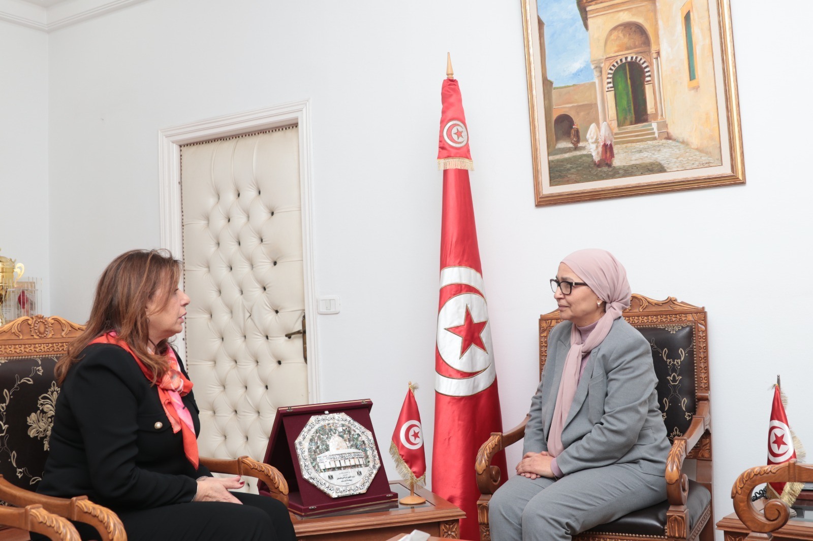 وزيرة الأسرة تجتمع بنائبة رئيسة منظمة كوميسا للنساء صاحبات الأعمال ورئيسة الغرفة الوطنية للنساء صاحبات المؤسسات