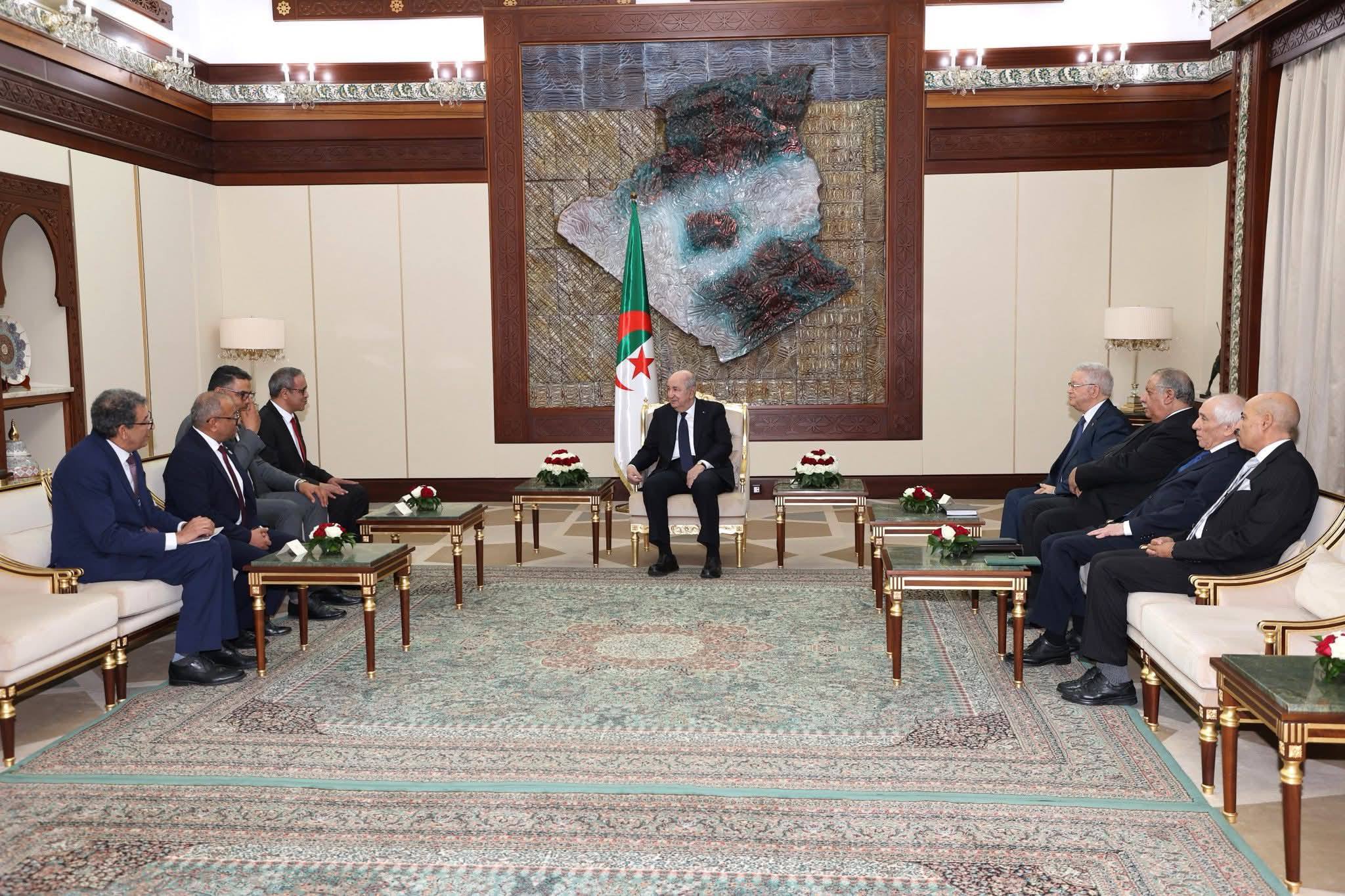 في إطار زيارة عمل إلى الجزائر: رئيس مجلس الجهات والأقاليم يلتقي الرئيس الجزائري