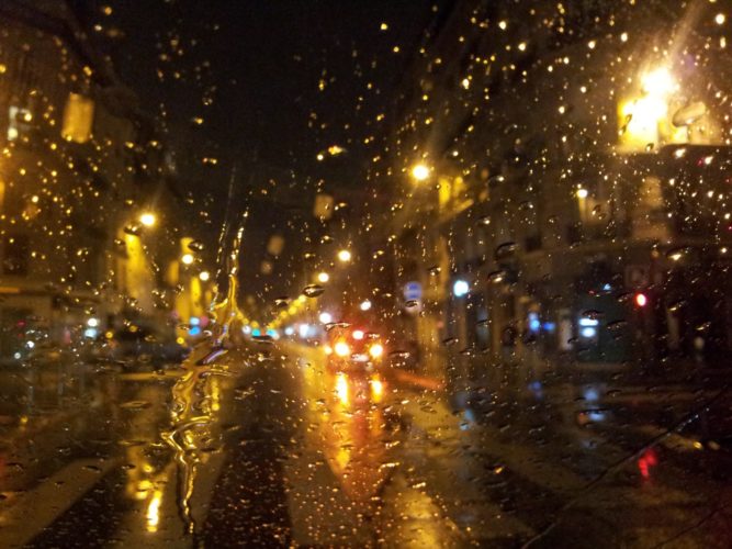 الليلة...طقس أحيانا كثيف السحب مع أمطار متفرقة وتساقط للثلوج بالمرتفعات الجبلية