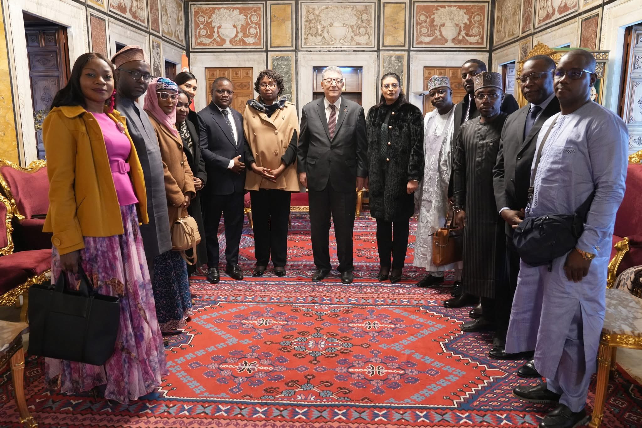 رئيس البرلمان يلتقي وفدا من الإداريين من الجمعية الوطنية الكامرونية