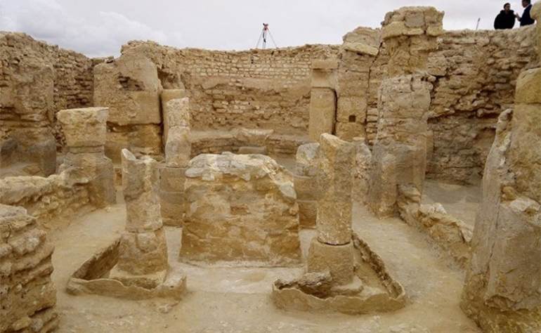 حفريات الموقع الأثري كستيليا بتوزر تكشف عن مدينة كاملة مغمورة بالرمال