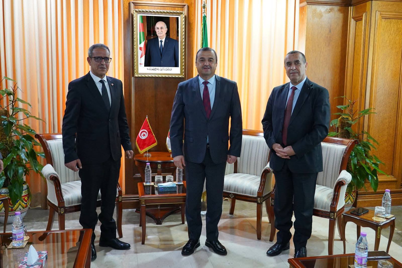 عماد الدربالي يلتقي وزيري المحروقات والمناجم، والطاقة والطاقات المتجددة بالجمهورية الجزائرية الديمقراطية الشعبية.