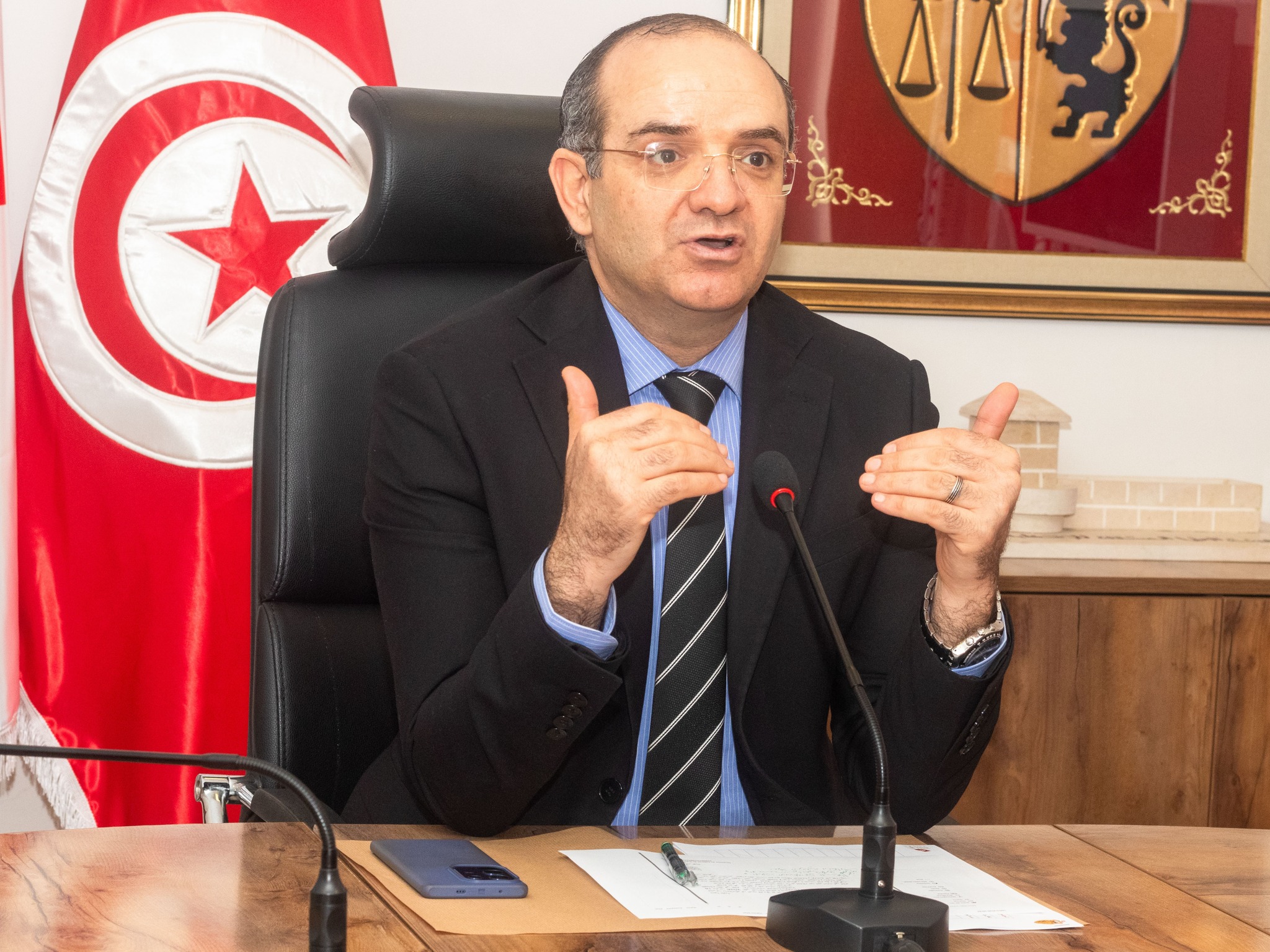 رئيس هيئة الانتخابات: سيتم التخلي عن الحبر الانتخابي بداية من الانتخابات الجزئية المقبلة وفي العمليات الانتخابية اللاحقة.