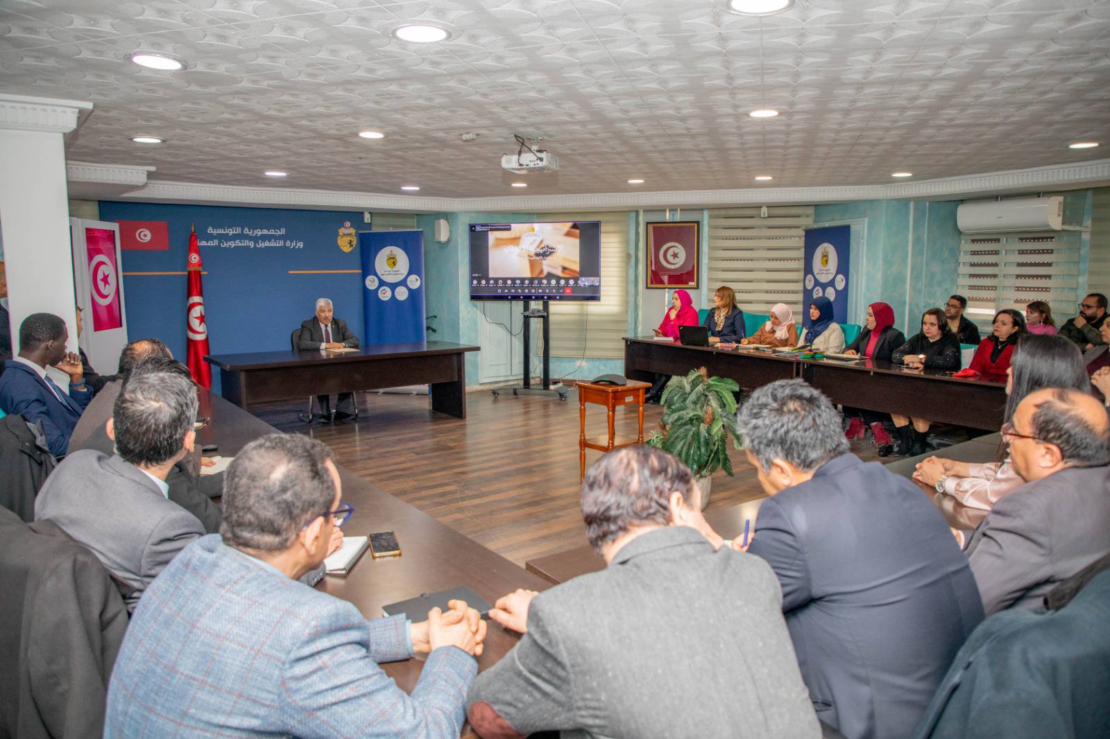  متابعة الاستراتيجية الاتصالية لوزارة التشغيل.