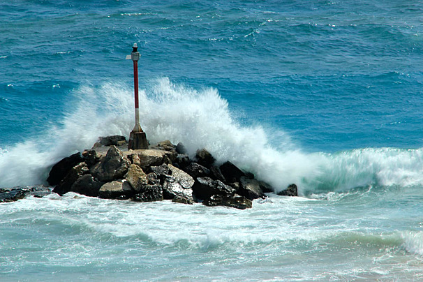 طقس الخميس : البحر هائج بالشمال وشديد الاضطراب و الحرارة تتراوح بين 10و 21 درجة 
