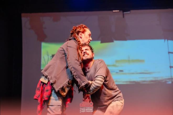 تونس مسارح العالم : العرض التركي "آخر إنسان" يستنطق عزلة الإنسان وتشظي ذاته