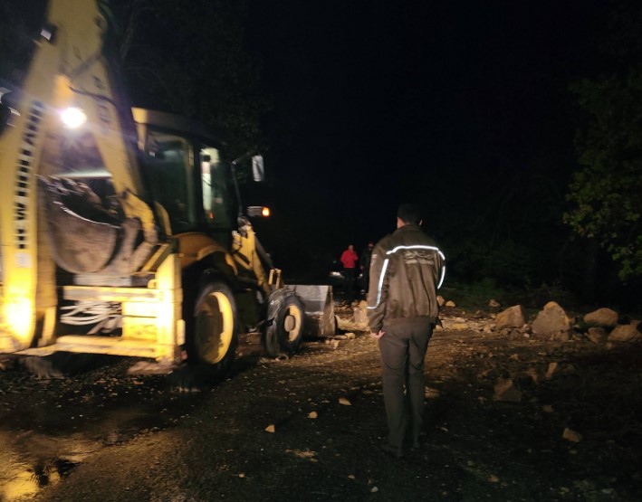 عين دراهم: انزلاق أرضي بالطريق المحلية 414 ودعوة مستعملي الطريق إلى الحذر