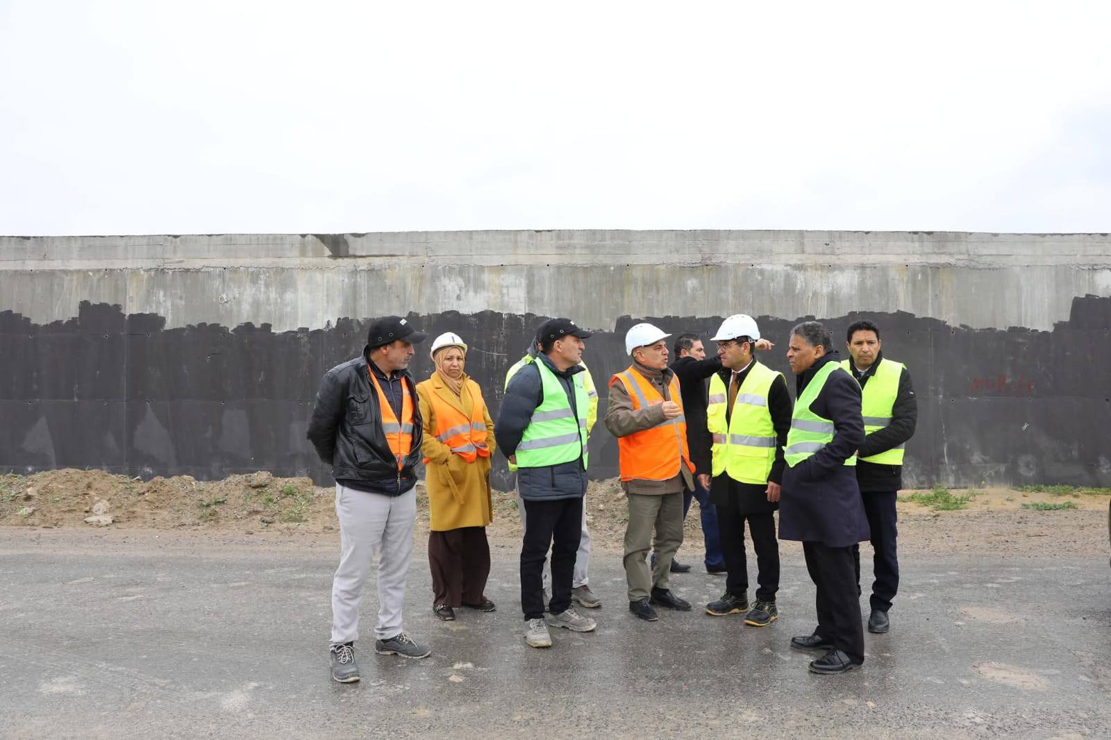  وزير التجهيز يتابع سير اشغال مشروع الطريق السيارة تونس جلمة.