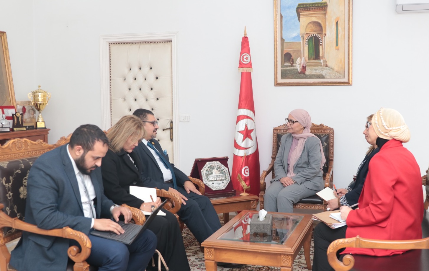 وزيرة الأسرة تستقبل المدير التنفيذي لمركز التميّز الإفريقي للأسواق الشاملة" 