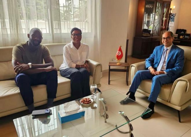وفد من رجال أعمال كنغوليين يزور تونس من 6 إلى 9 أفريل الجاري لإبرام عقود تزود بزيت الزيتون ومختلف المنتوجات التونسية