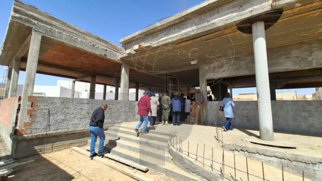 توزر: بلدية حزوة تتولى تهيئة ساحة مهرجان الخيام مع تواصل تنفيذ البرنامج البلدي