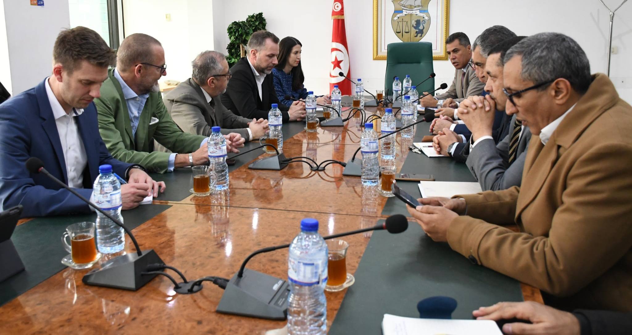 متابعة إنجاز مشروع المدينة الذكية للسيارات.