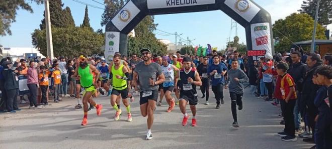 بن عروس : حوالي 700 متسابق يشاركون في النسخة الثانية من التظاهرة الرياضية " نصف مارطون " الخليدية