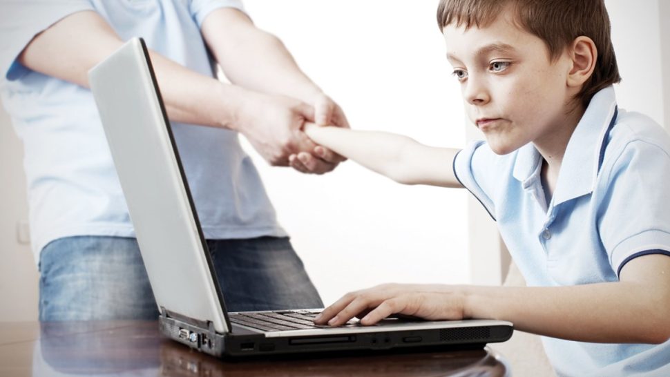 الإدمان الإلكتروني ليس مجرد سلوك عابر بل اضطراب نفسي مزمن