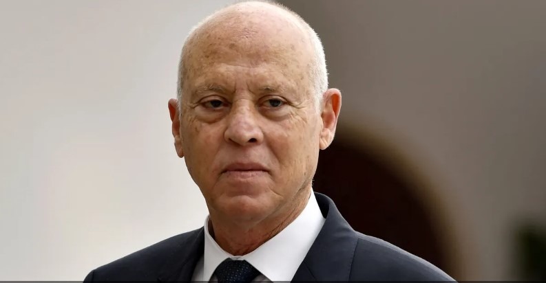 رئيس الجمهورية يجدد التأكيد على أنه لن يتم التفريط في المؤسسات العمومية