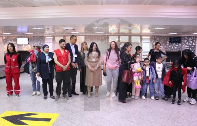وصول دفعة رابعة تضم 11 تونسيا إلى مطار تونس قرطاج بعد إجلائهم من لبنان