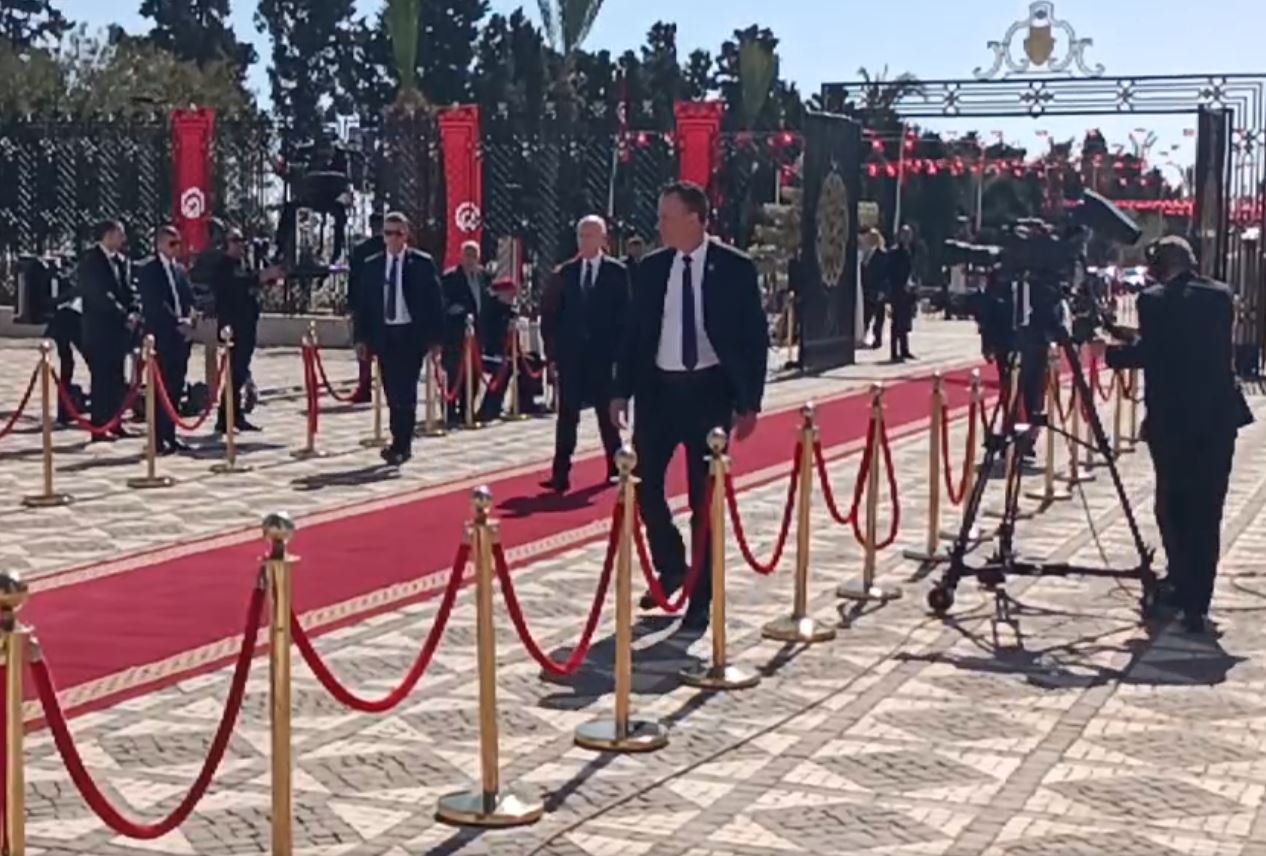 رئيس الجمهورية: الحكومة تعمل على توفير التمويلات الضرورية للزيادة في الأجور، و العمل جار على إصدار الأوامر الترتيبية.