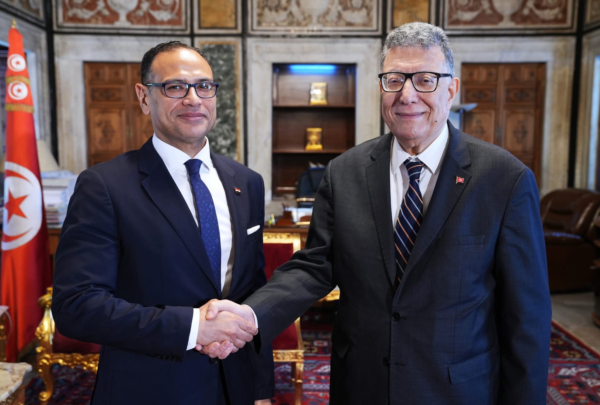 رئيس البرلمان يتحادث مع سفير مصر لدى تونس