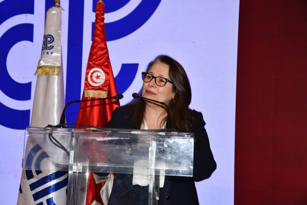 وزيرة الصناعة تؤكد على ضرورة النهوض بأنشطة البحث والاستكشاف في قطاع المحروقات